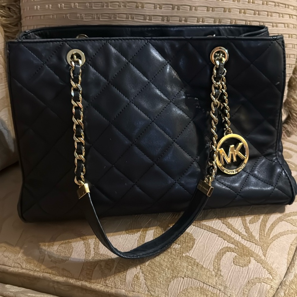 MICHAEL KORS - Susannah Black Leather Quilted Tote